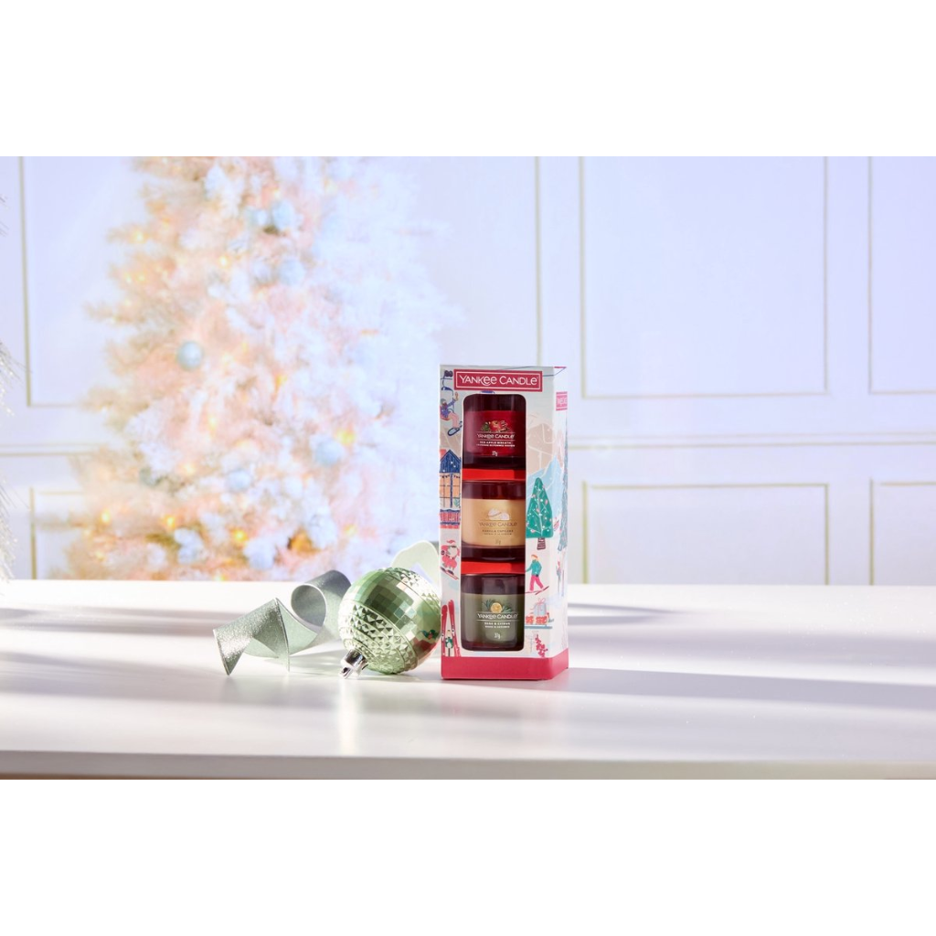 Yankee Candle Apris Ski - 3 filled votive Holiday Party set
