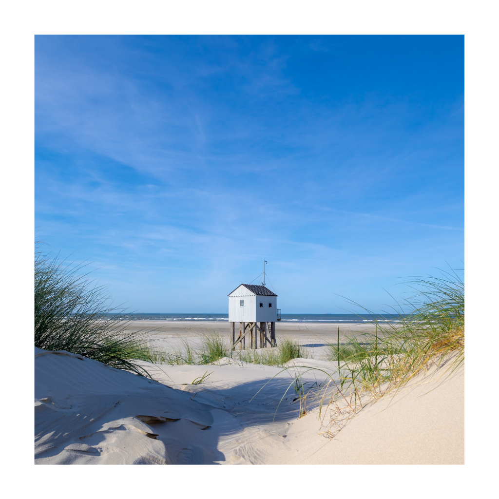 Anna's Collection Tuinposter Buitencanvas Strandhuis op Palen 58 x 58 cm
