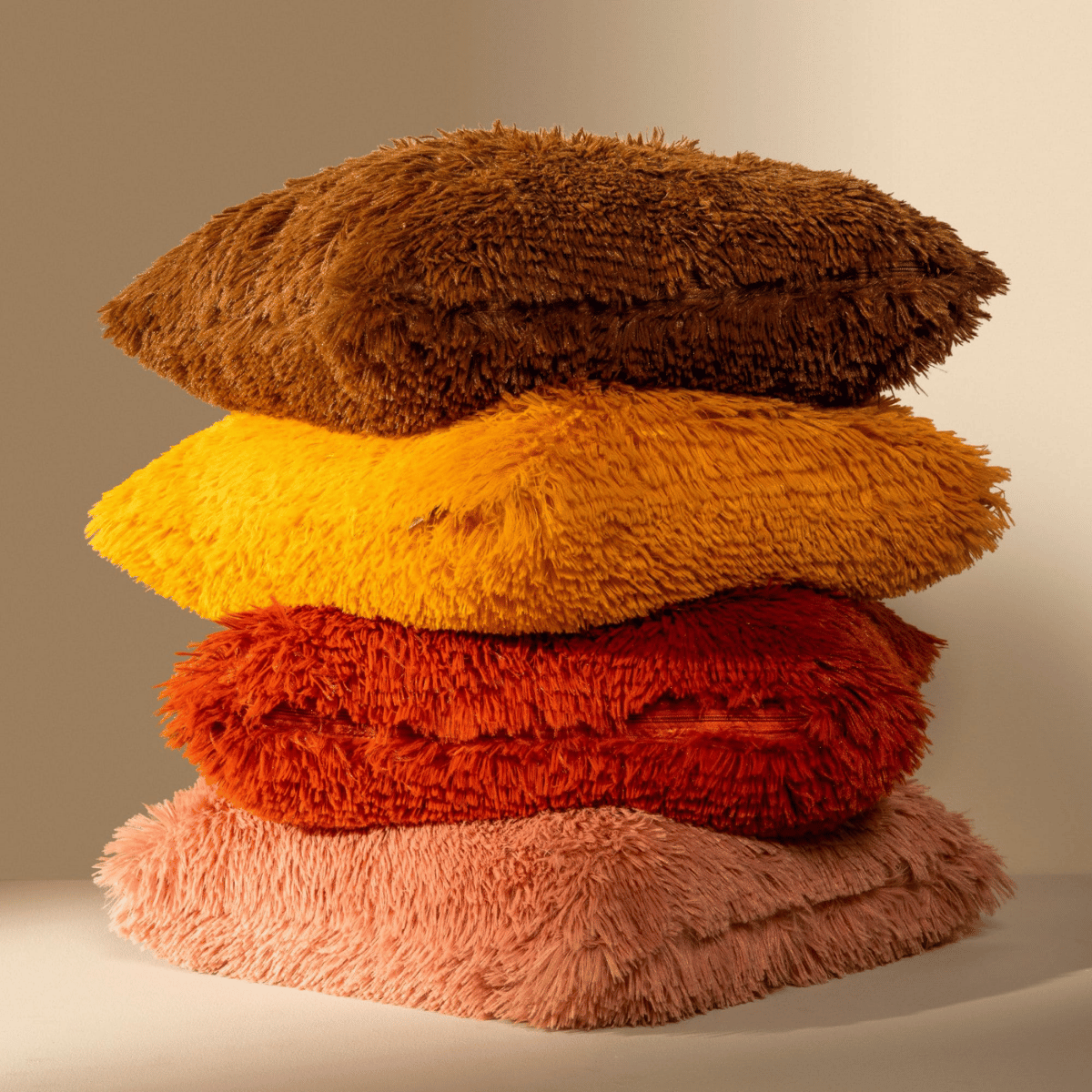 Dutch Decor Sierkussen Fluffy golden glow 60 x 60 cm
