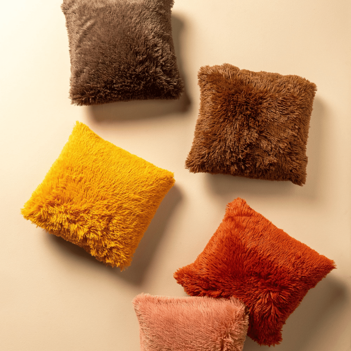 Dutch Decor Sierkussen Fluffy golden glow 60 x 60 cm
