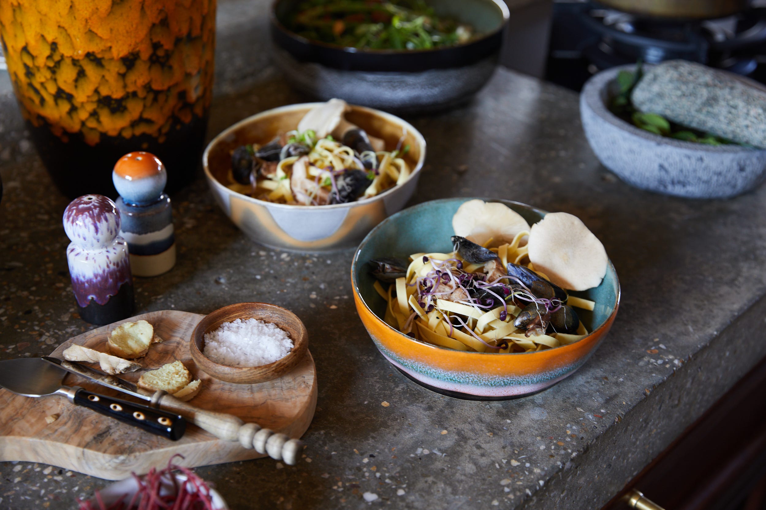 HKliving 70S Ceramics Pasta Bowls, Golden Hour 2 stuks