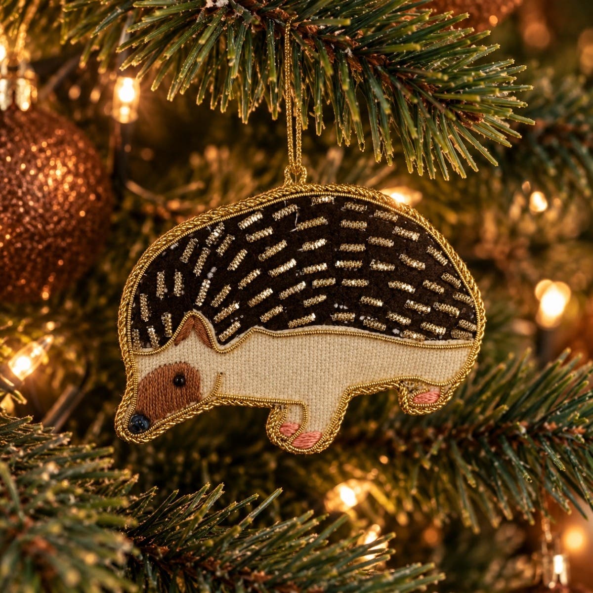 De Bosrand Kerstornament Hanger Egel Geborduurd Bruin 8 x 6 cm