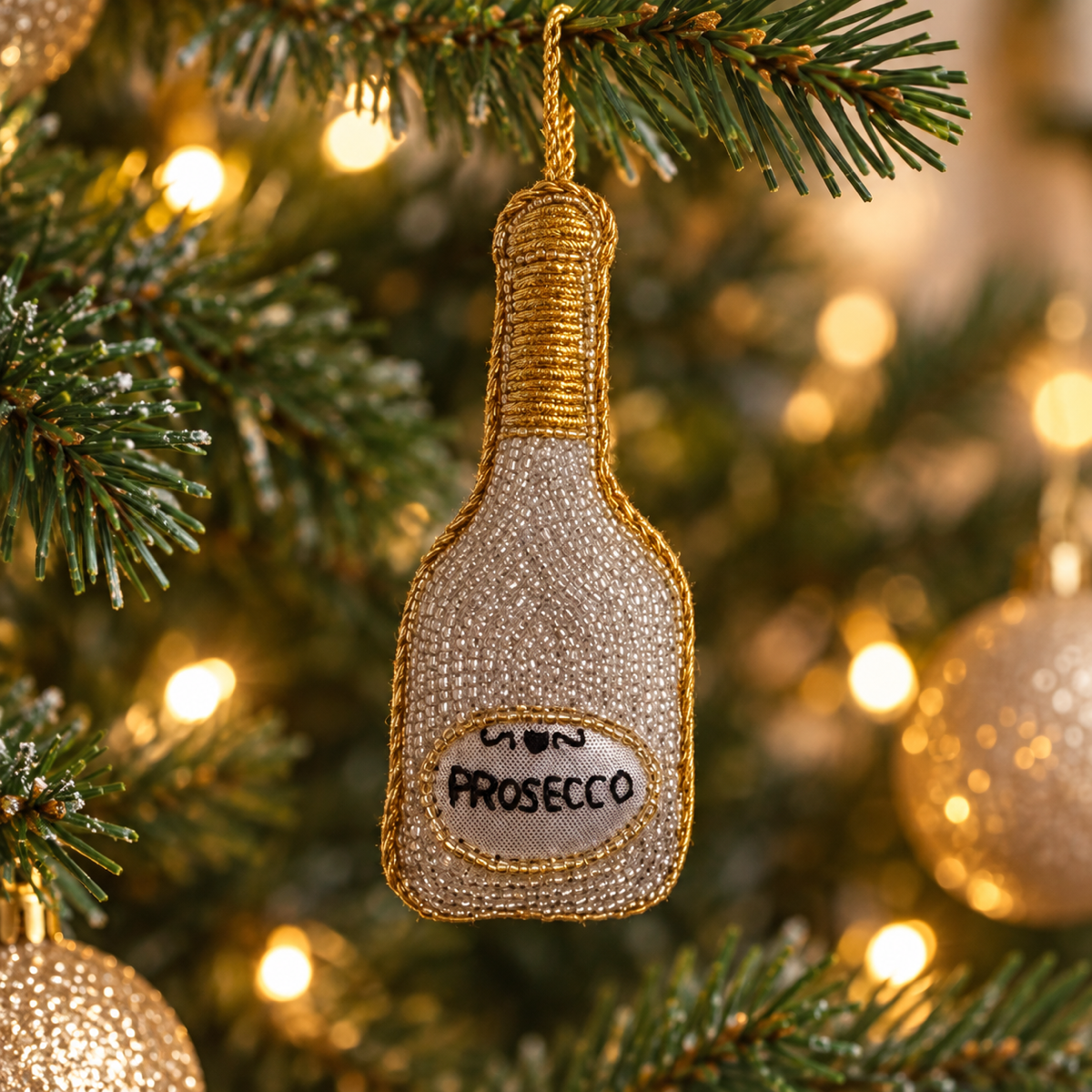 De Bosrand Kerstornament Hanger Prosecco Fles Geborduurd Zilver 5 x 11 cm