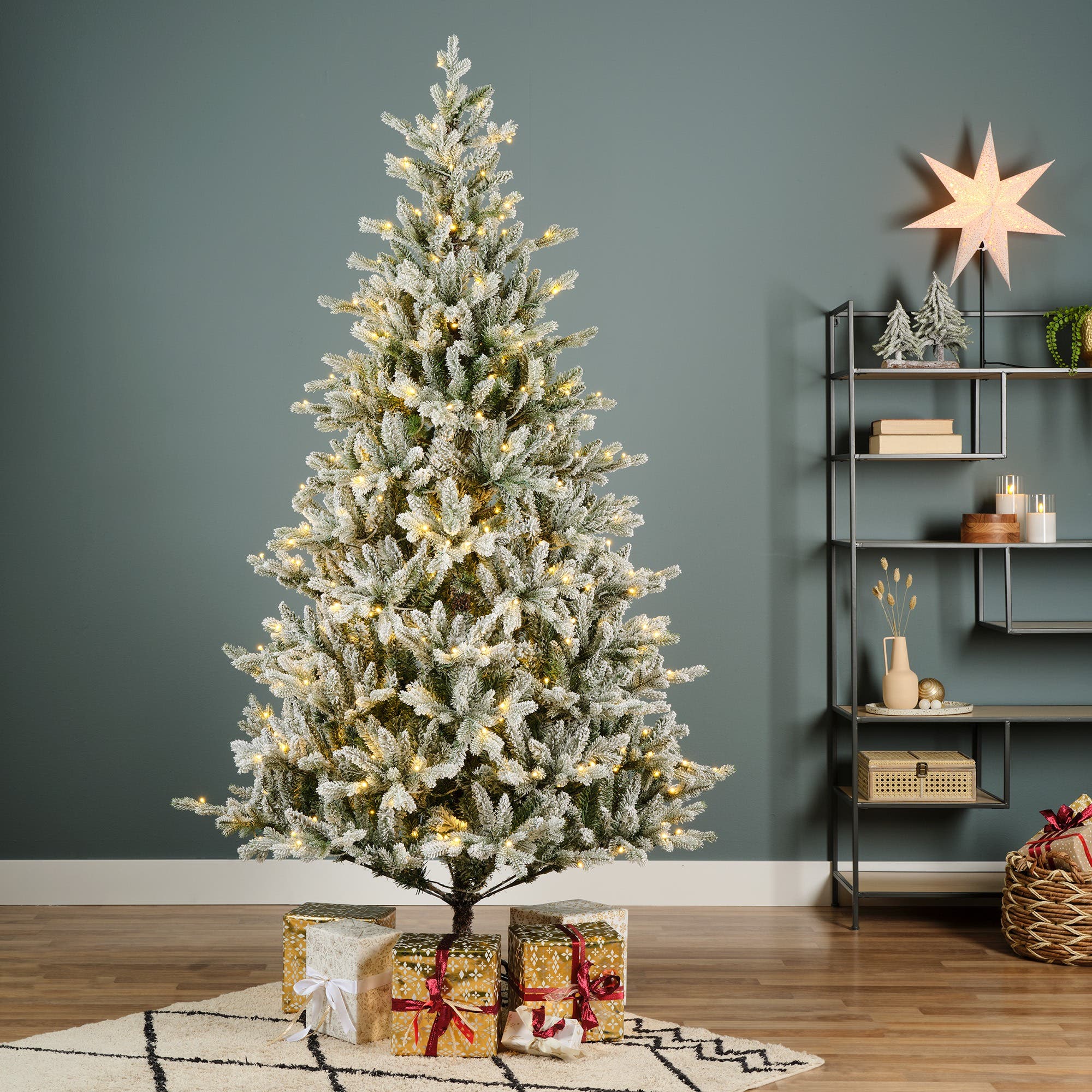 Everlands kunstkerstboom Allison sneeuw met verlichting 180 x 112 cm