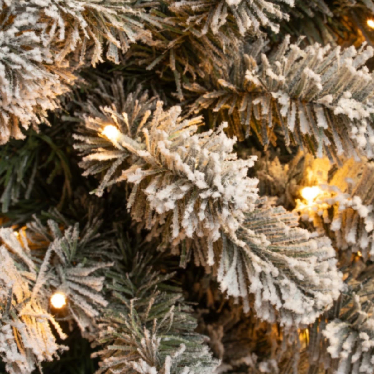 Black Box Trees Kunstkerstboom Charlton Wit met Sneeuw en Verlichting 215 x 56 cm