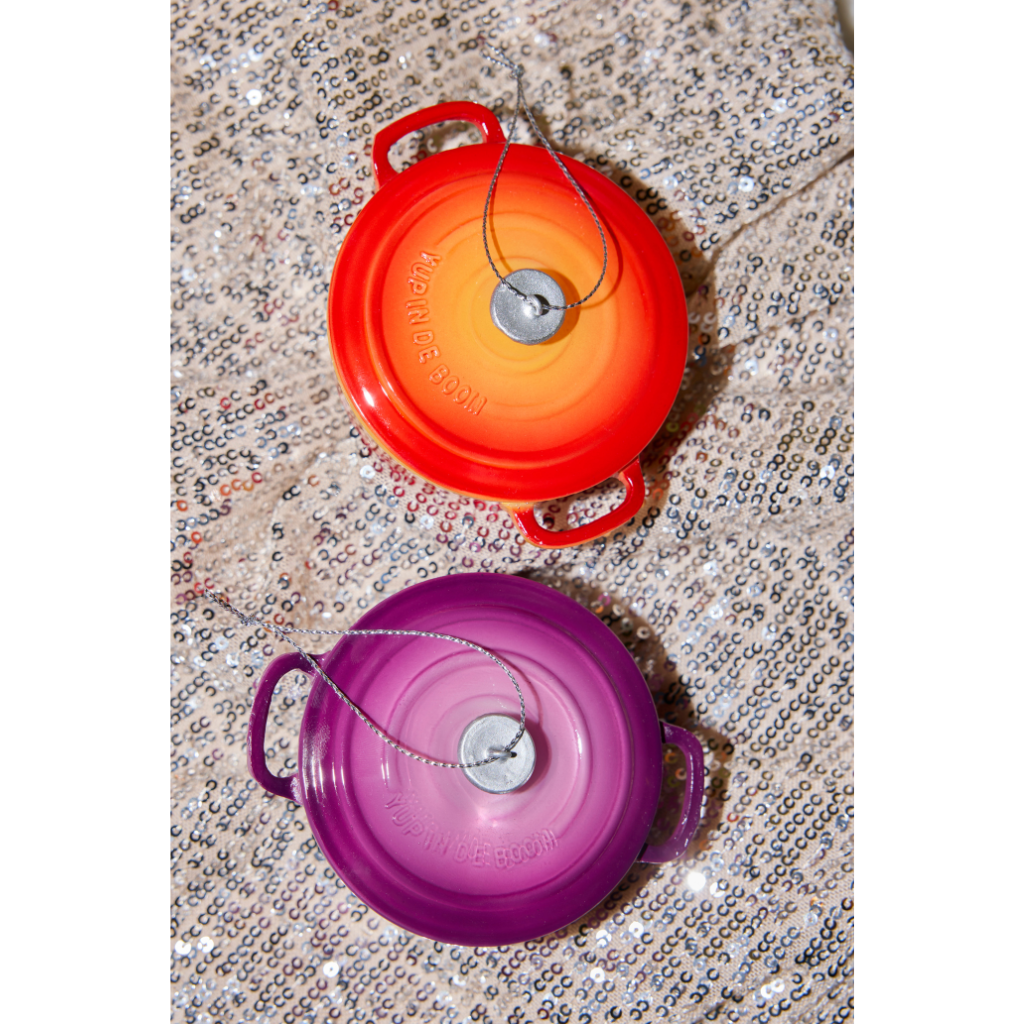 Gietijzeren Pan Paars kerstornament Yup in de boom