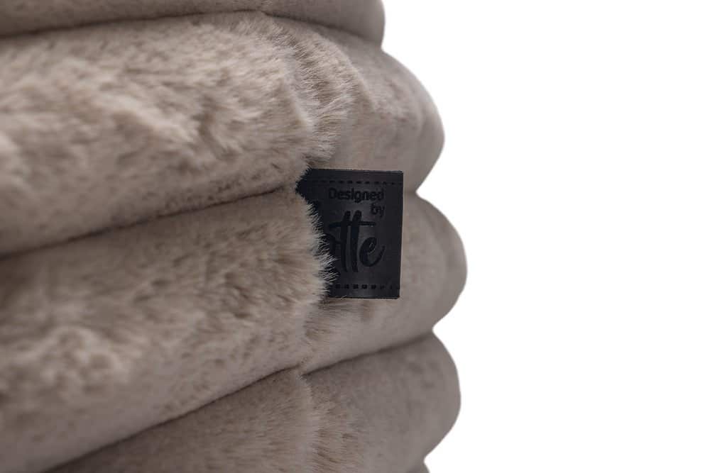 Designed by Lotte Ribkussen Reza rond beige 65 cm