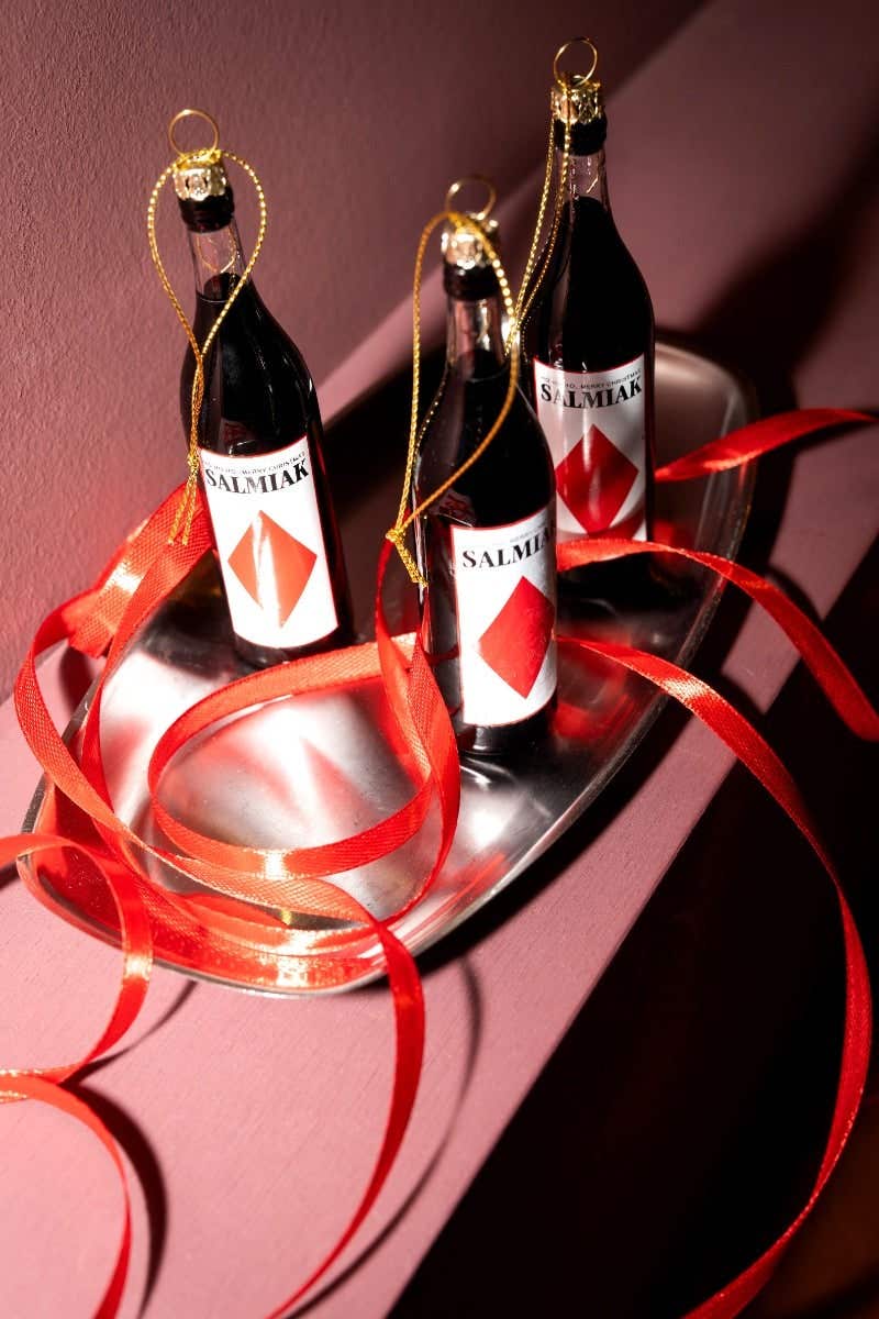 Salmiak Kerstbal Yup in de boom