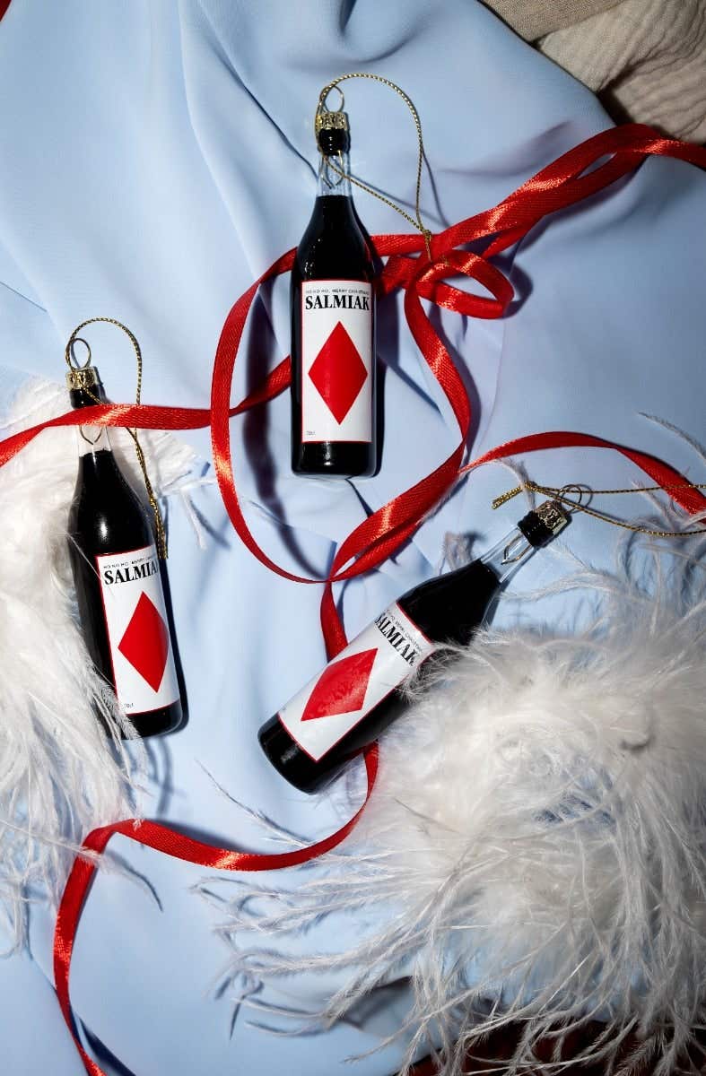Salmiak Kerstbal Yup in de boom
