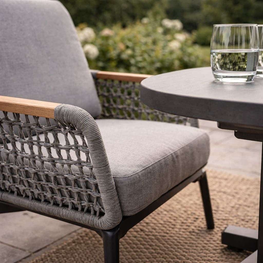 Low dining stoel in vergelijking met tafel hoogte